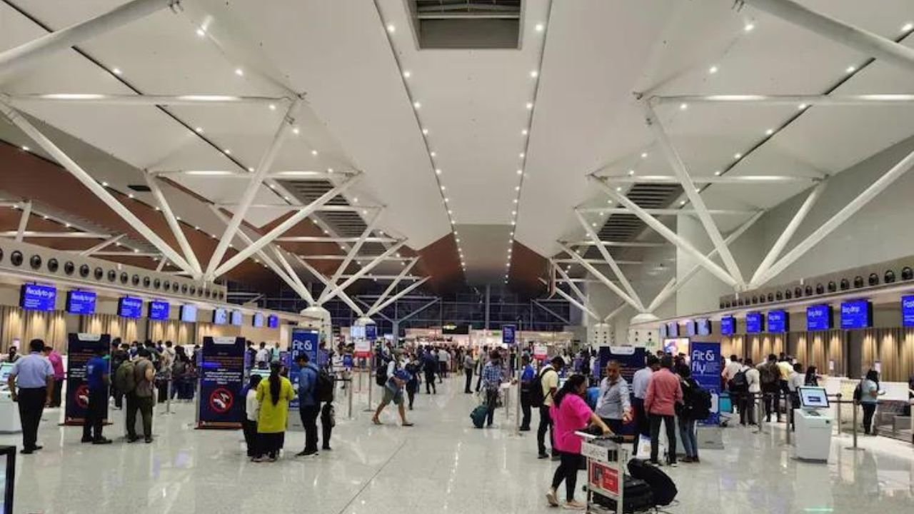Air Dolomiti BDS  Terminal – Salento Airport